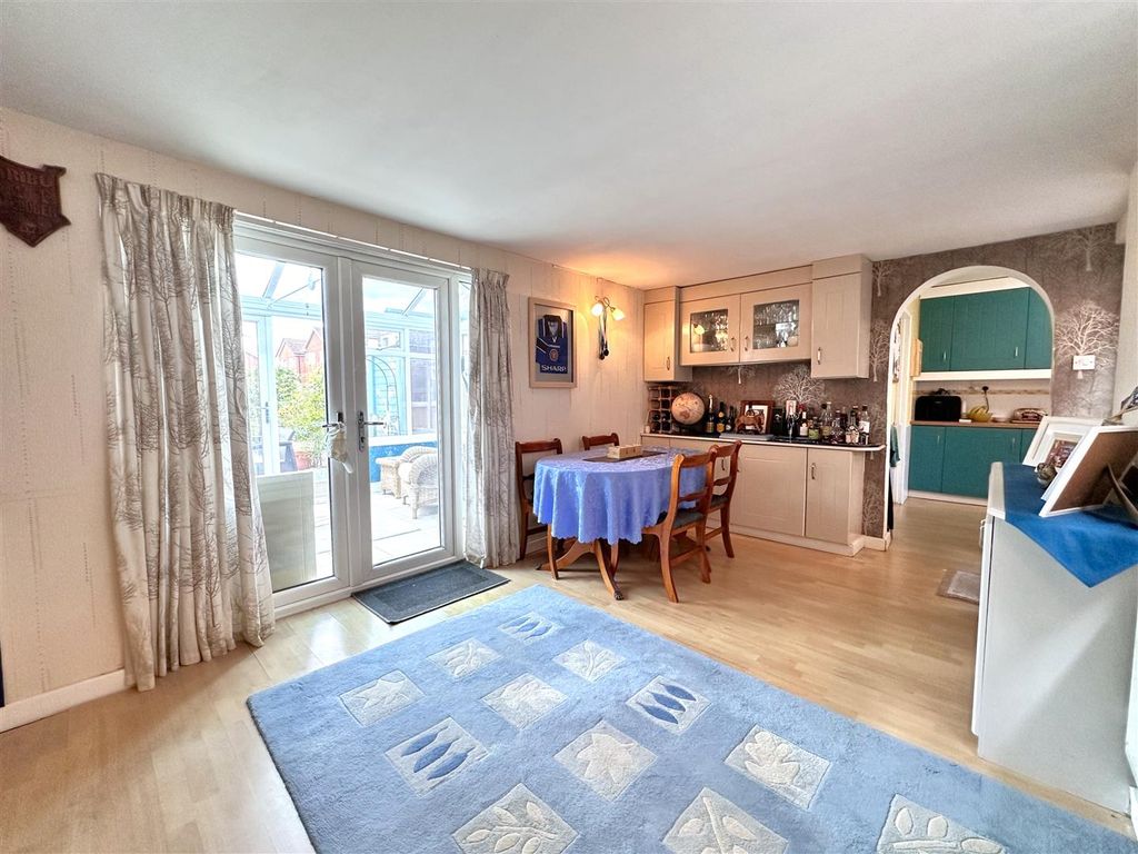 Property photo 2 of 19 Dining Room 747