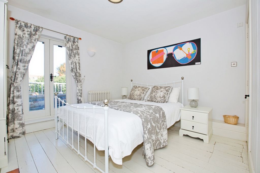 Property photo 2 of 17 Photo