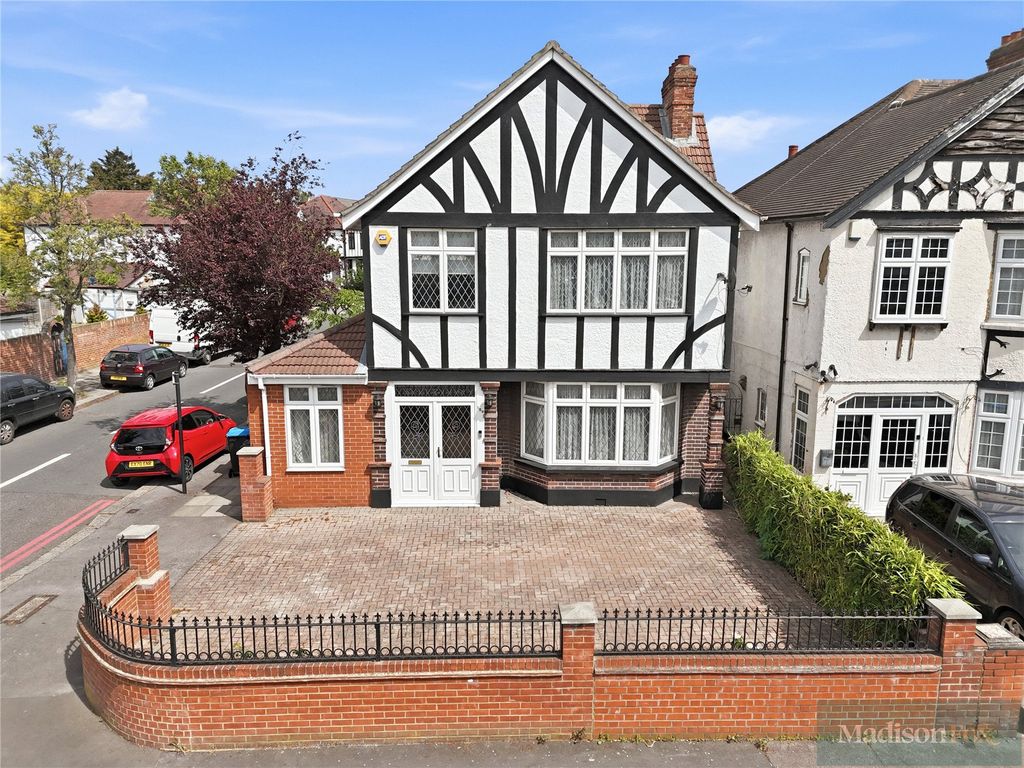 Property photo 1 of 43 Picture No. 06