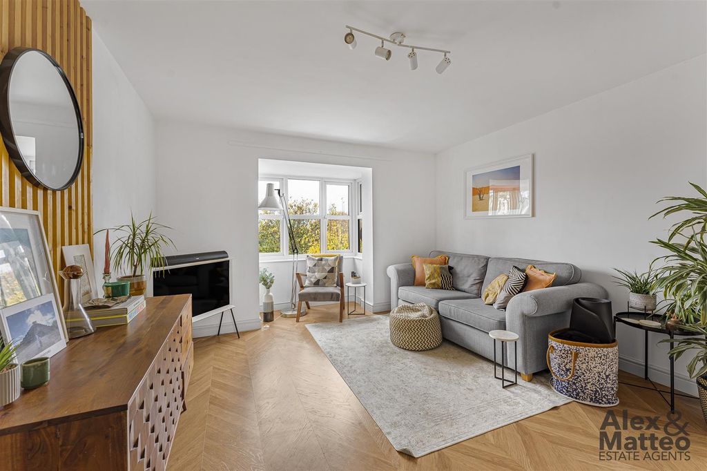 Property photo 3 of 15 Lowry Court