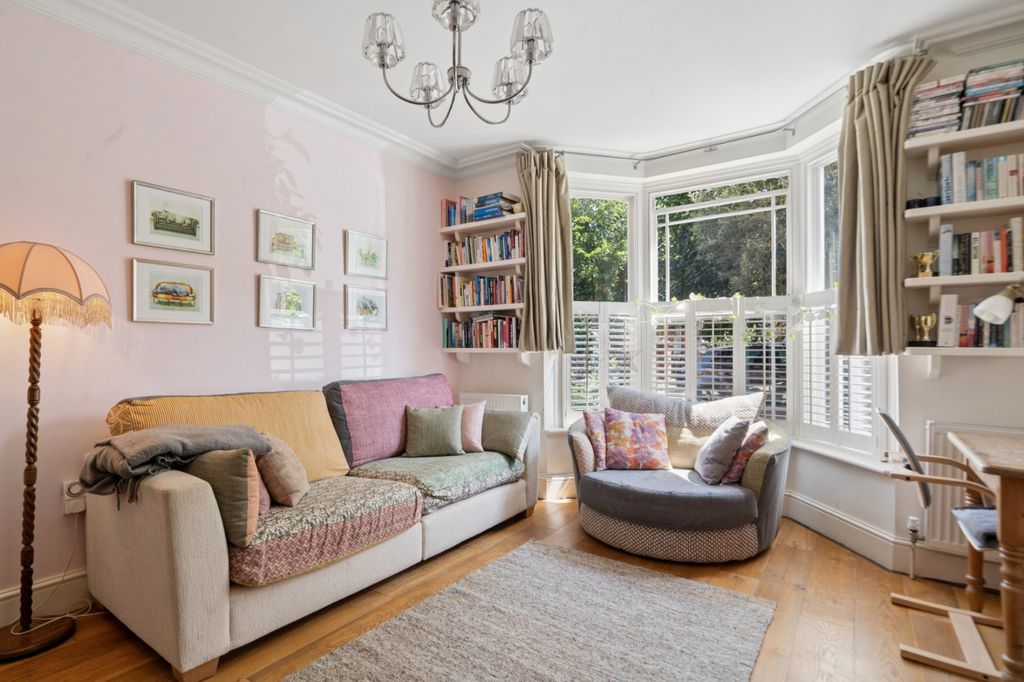 Property photo 2 of 18 Sitting Room