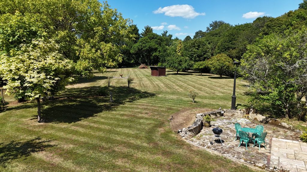 Property photo 2 of 23