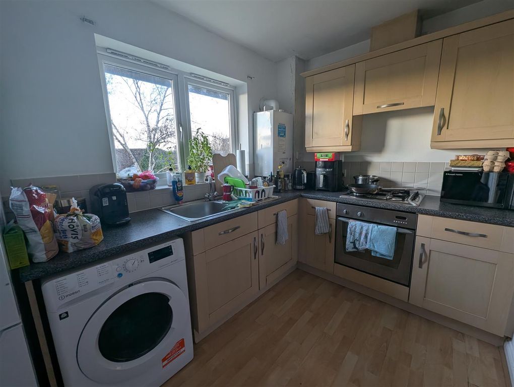 Property photo 3 of 6 Kitchen