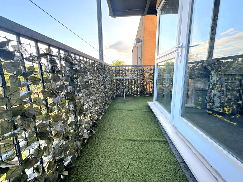 Property photo 2 of 10 8