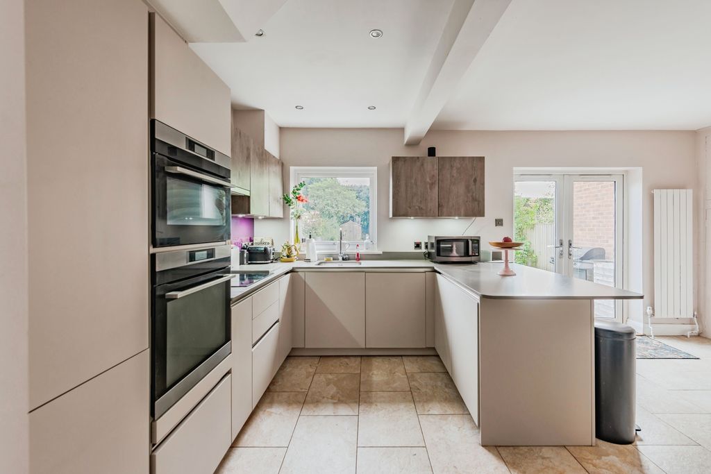 Property photo 2 of 20