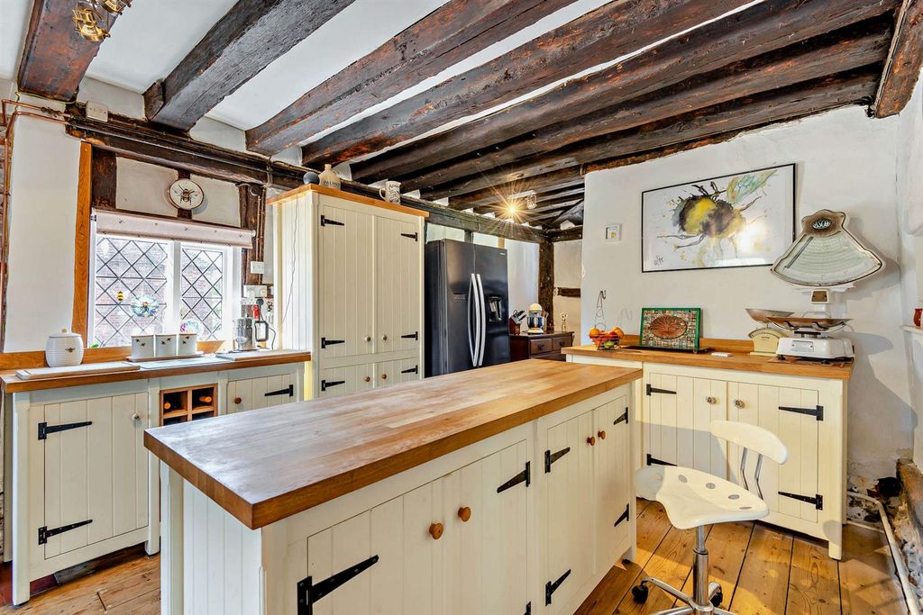 Property photo 3 of 26 Kitchen