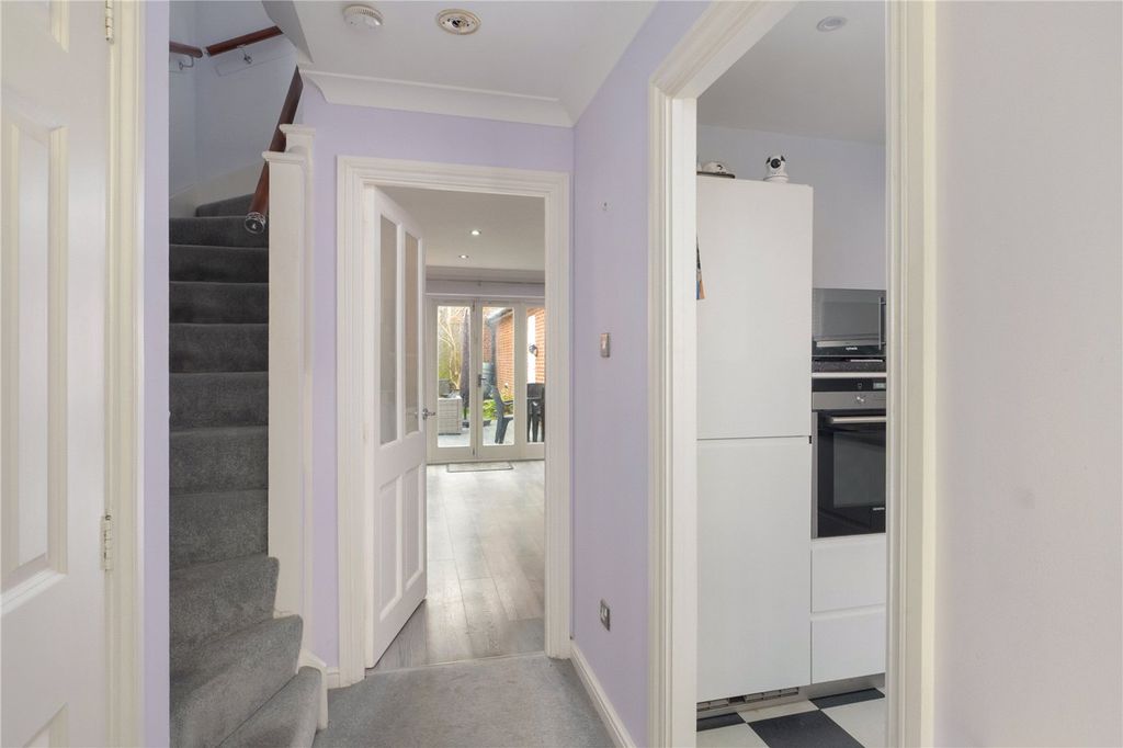 Property photo 2 of 18 Hallway