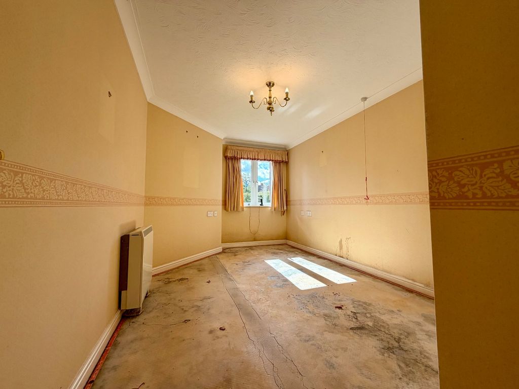 Property photo 3 of 8 Bedroom