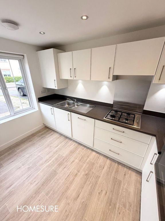 Property photo 3 of 14 Kitchen