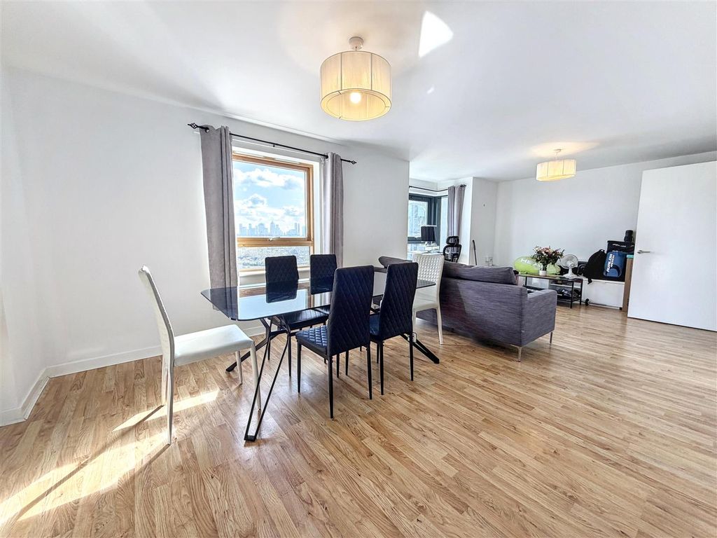 Property photo 2 of 14 Lounge/ Diner