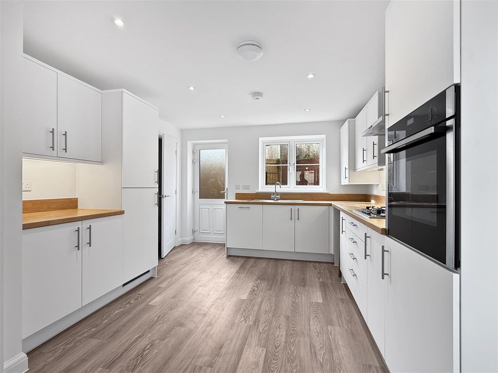 Property photo 3 of 8 B528A16A6c20F162A23720Aa045934493316d146.Jpg