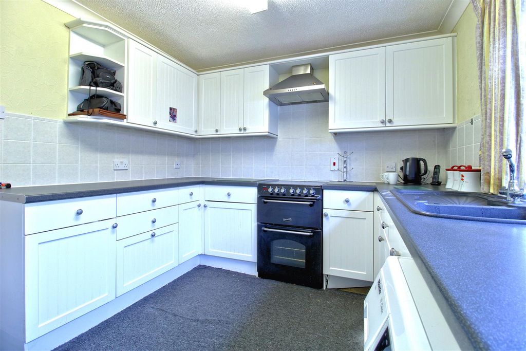 Property photo 2 of 24 Kitchen