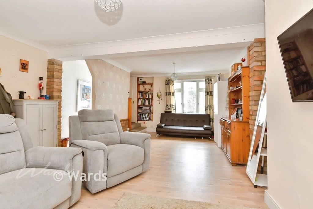 Property photo 3 of 11 Marlborough Lounge