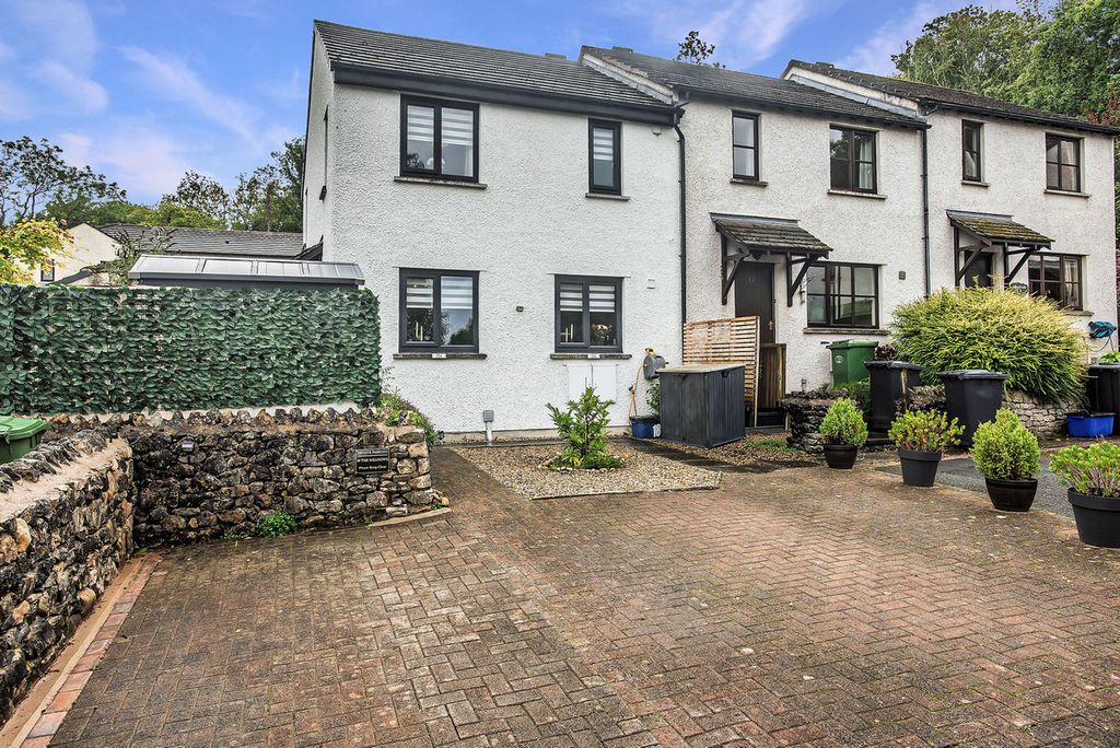 Property photo 1 of 28