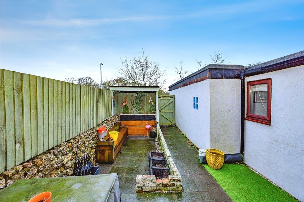 Property photo 2 of 13 Garden