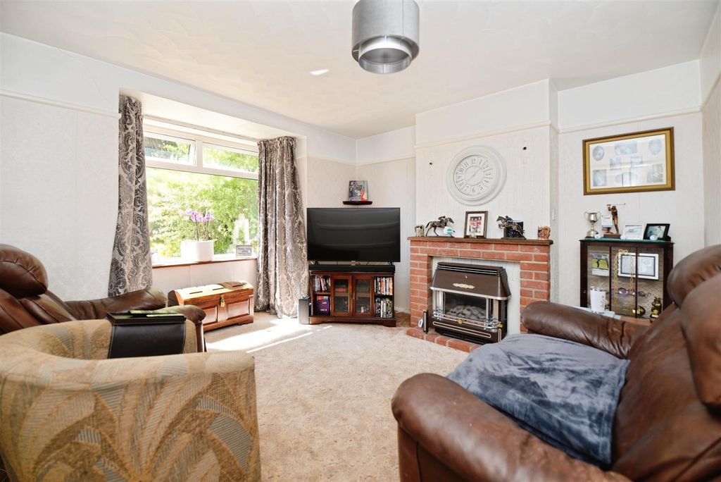 Property photo 2 of 15 Living Room..Jpg