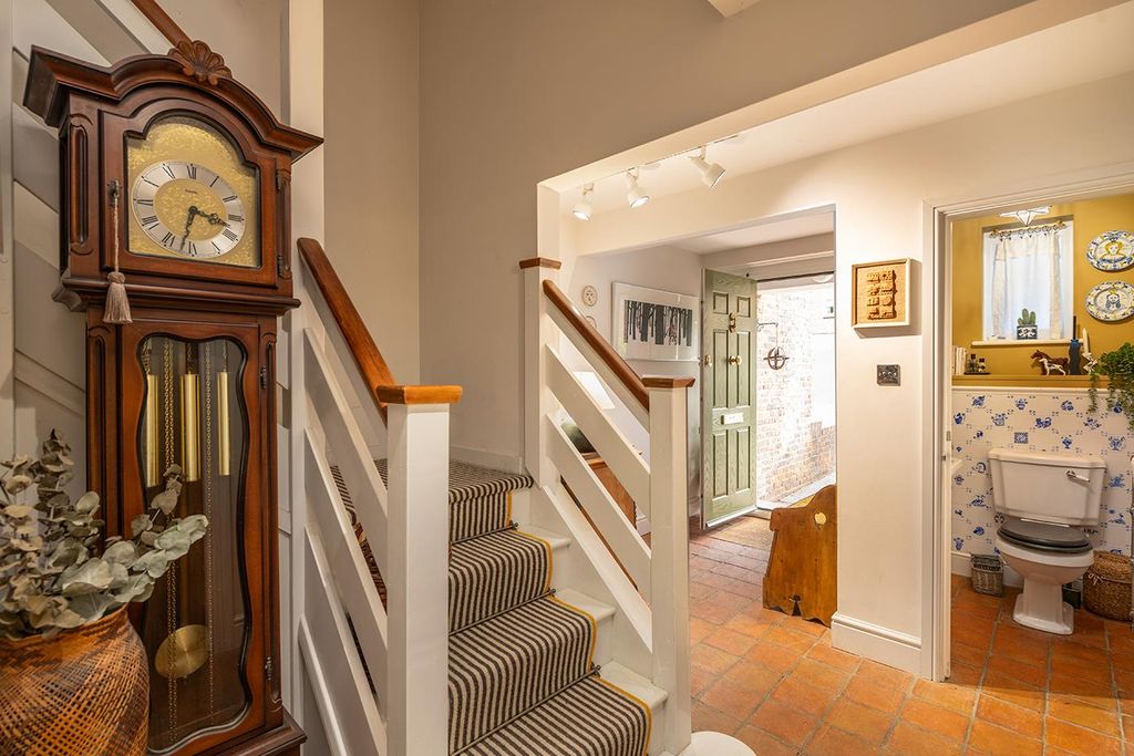 Property photo 2 of 20 Hallway.Jpg