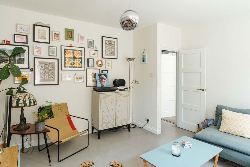 Property photo 2 of 14 Rutherford House E1