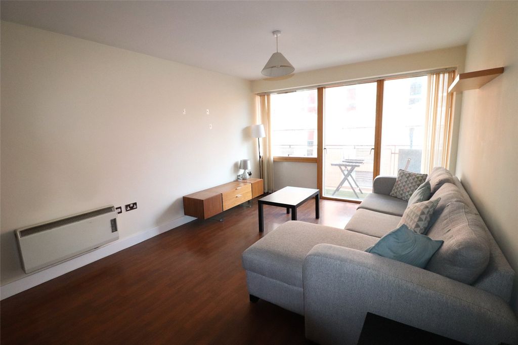 Property photo 2 of 16 Photo 02