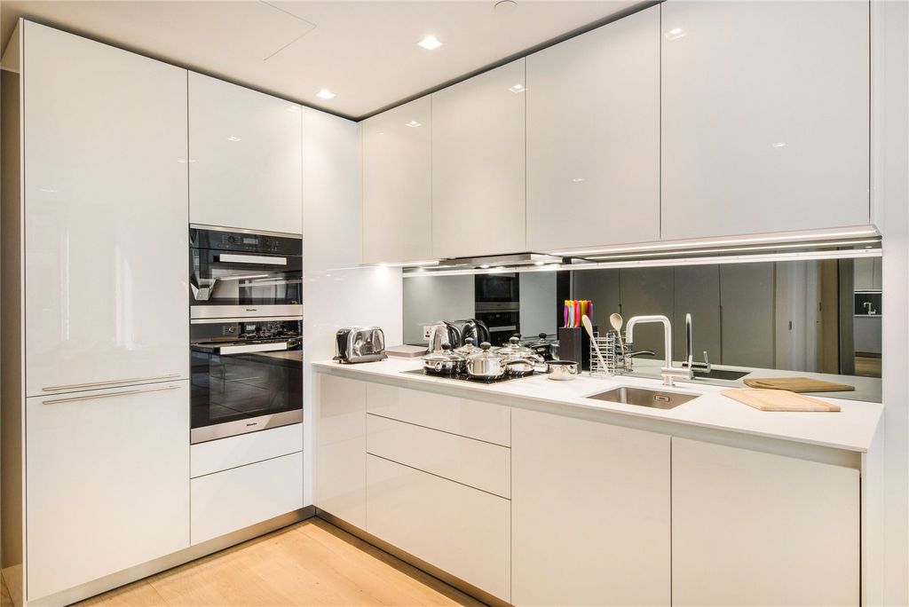 Property photo 3 of 16 Kitchen