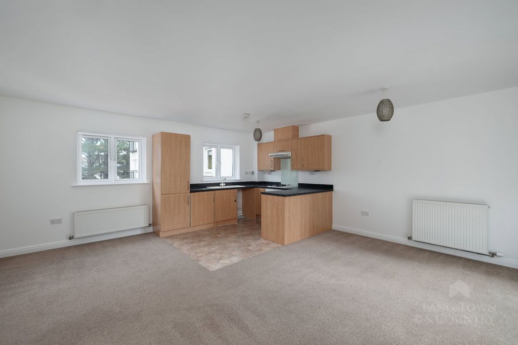 Property photo 3 of 12