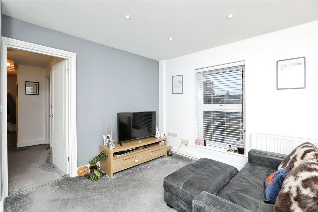 Property photo 2 of 11 Living Room