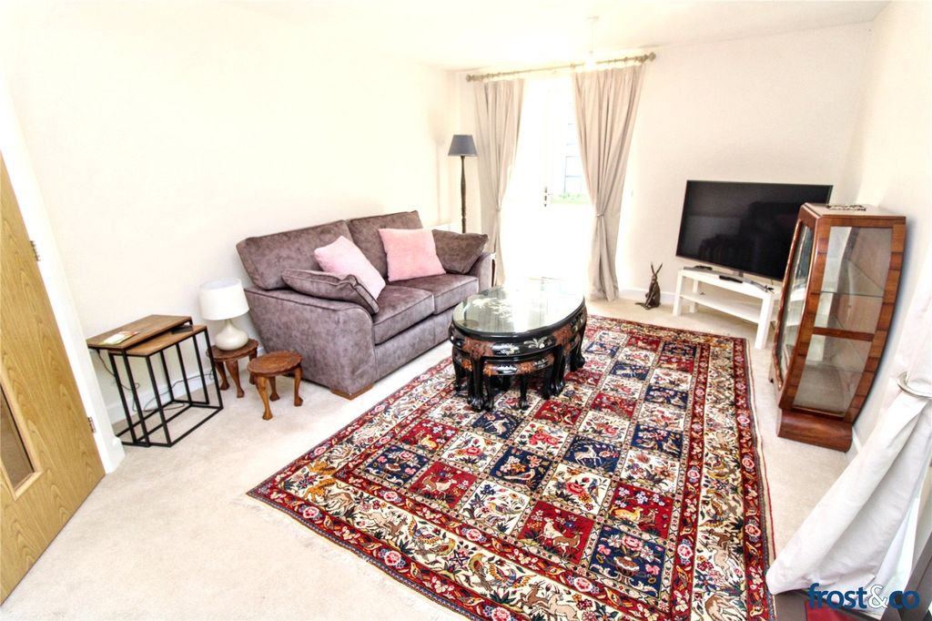 Property photo 2 of 26 Lounge