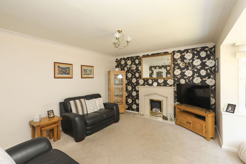 Property photo 2 of 25