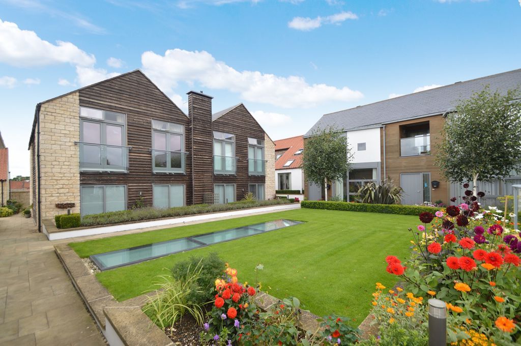 Property photo 1 of 18 Photo 12