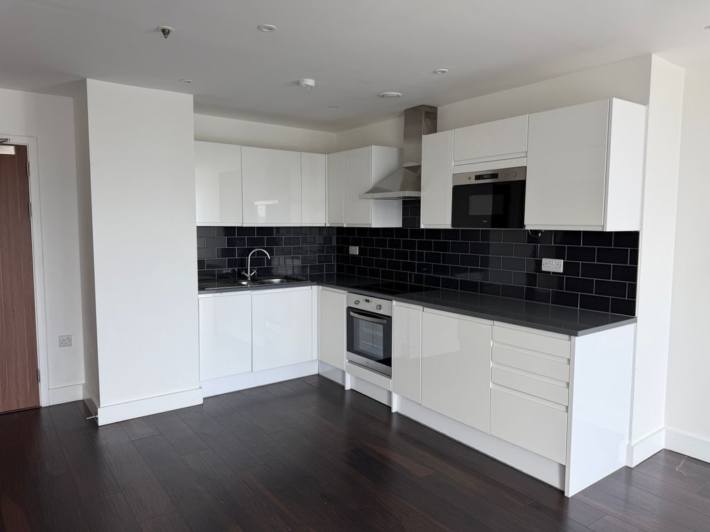 Property photo 3 of 12 Kitchen