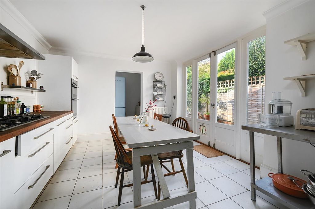 Property photo 3 of 38 34 Lower Park Road - Tn342La - Photos (23).Jpg