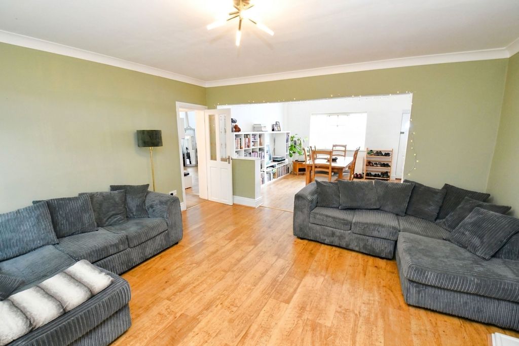 Property photo 3 of 25