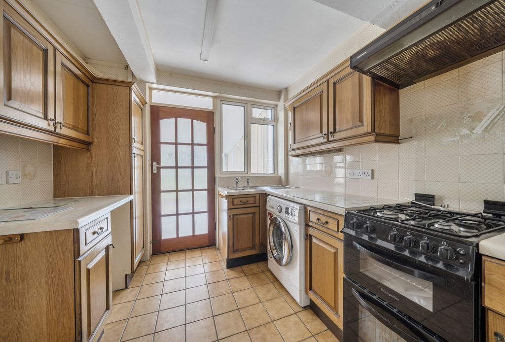 Property photo 3 of 17 1332832-13-688B64...