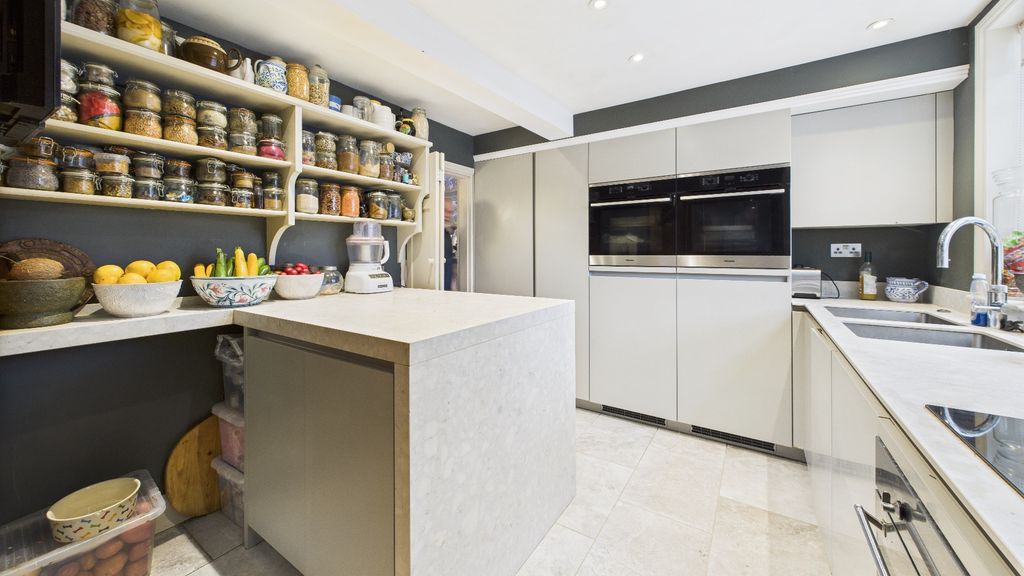 Property photo 2 of 38 4393164