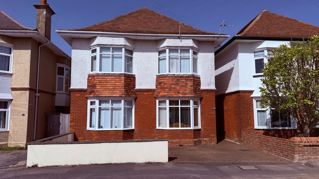 Property photo 1 of 9 Photo 10