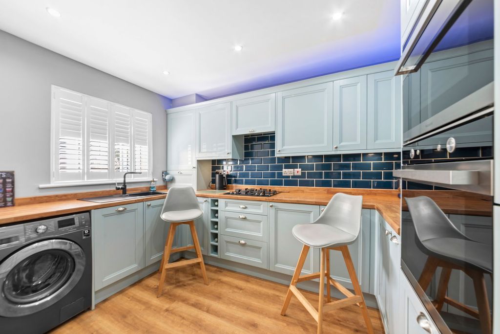 Property photo 3 of 20