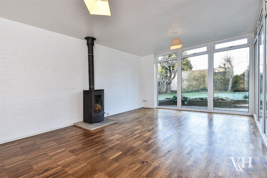 Property photo 2 of 8