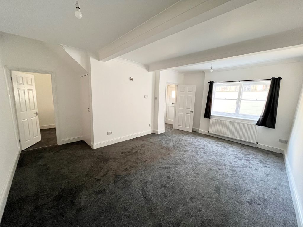 Property photo 1 of 11 Newly Refurbished Three Bedroom House