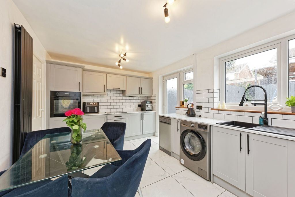 Property photo 2 of 20 Pbox-Img.Jpg