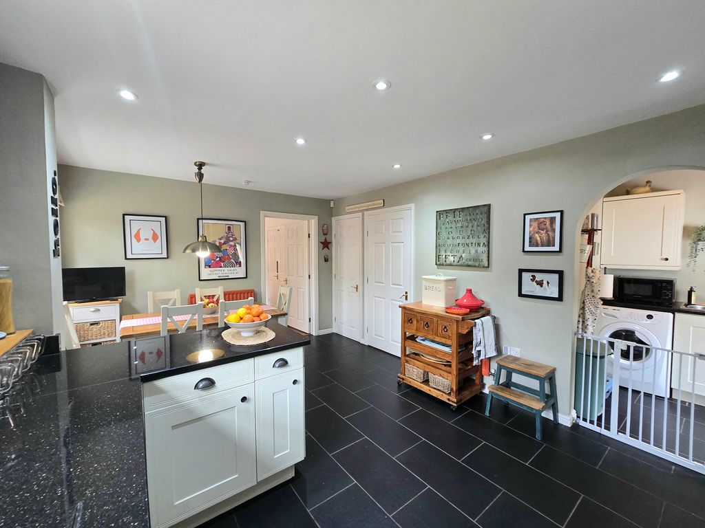 Property photo 3 of 43