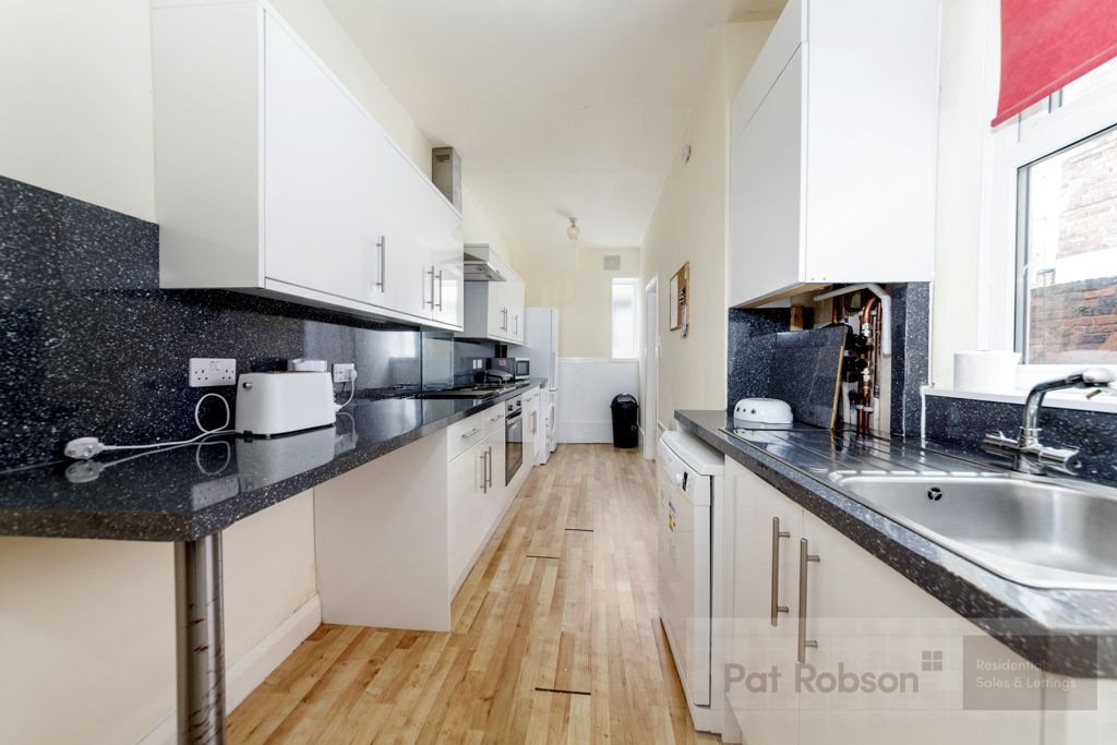 Property photo 2 of 6 27 Buston Terrace_U4