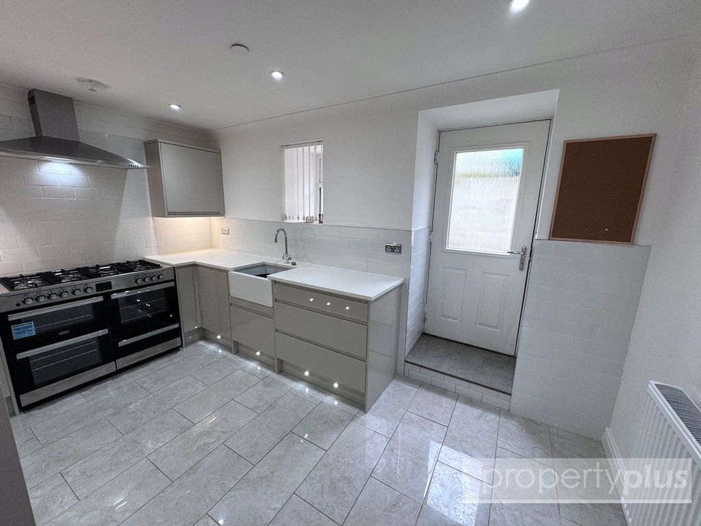 Property photo 2 of 13 Picture No. 10