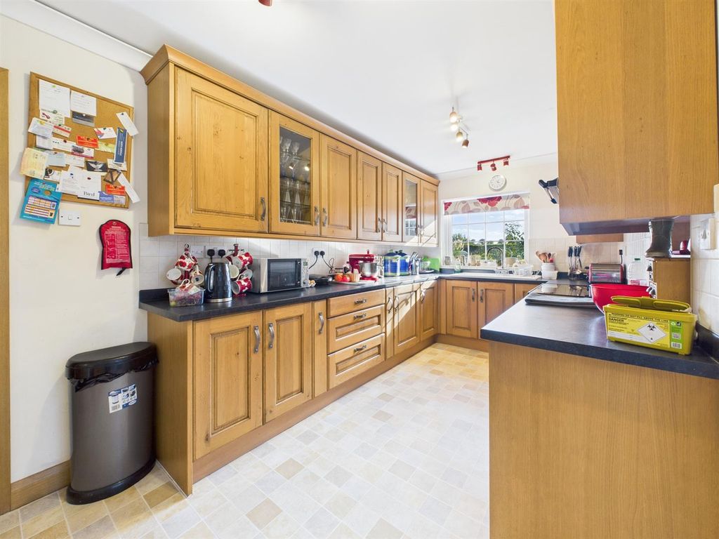 Property photo 3 of 22 Cam04116G0-Pr0261-Still006.Jpg