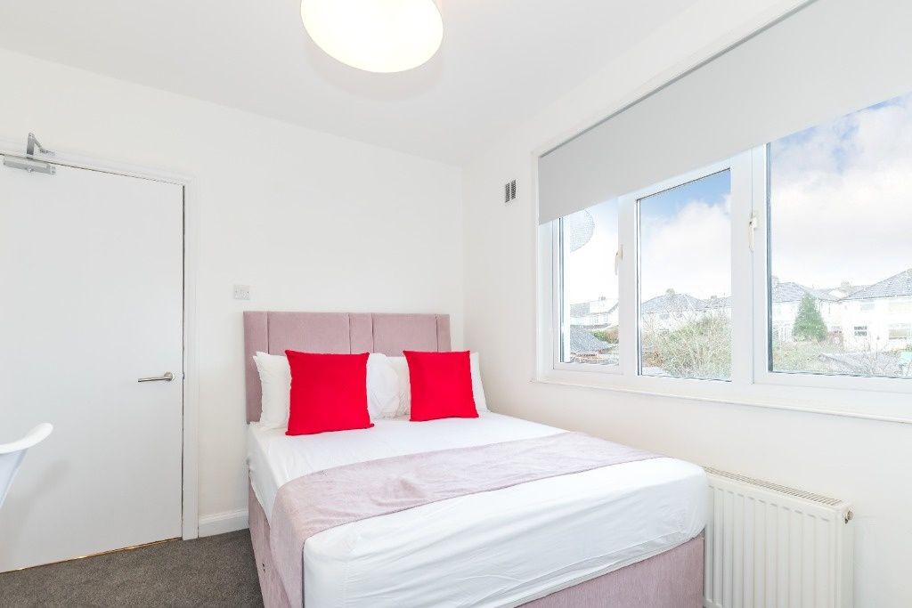 Property photo 3 of 10 Bright And Inviting Double Bedroom Featuring A Nea...