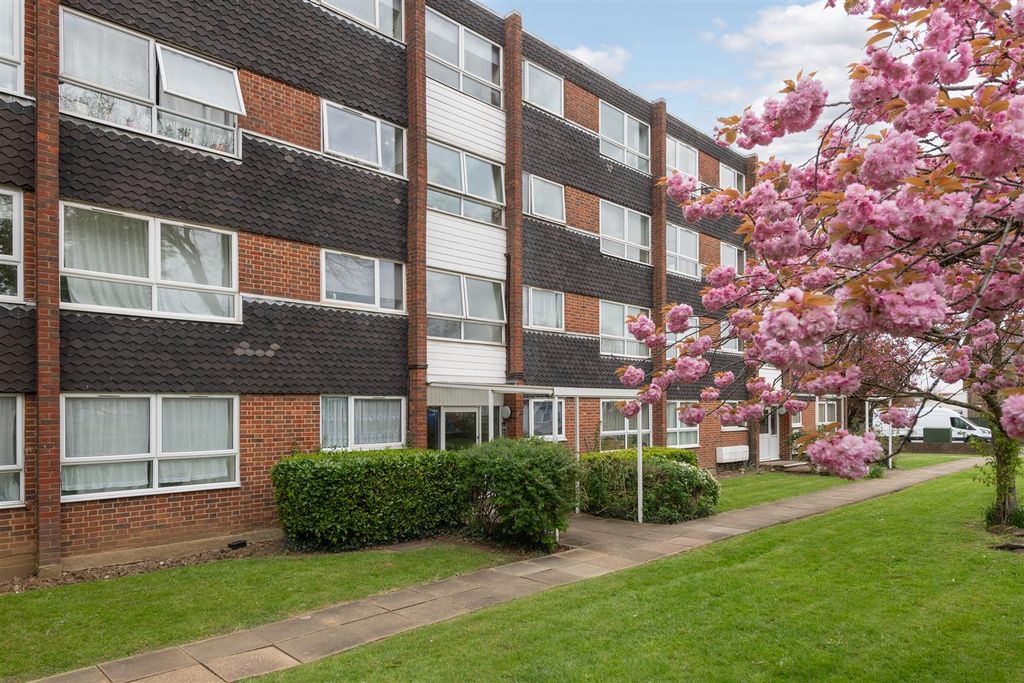 Property photo 2 of 7 Heathdene 2.Jpg