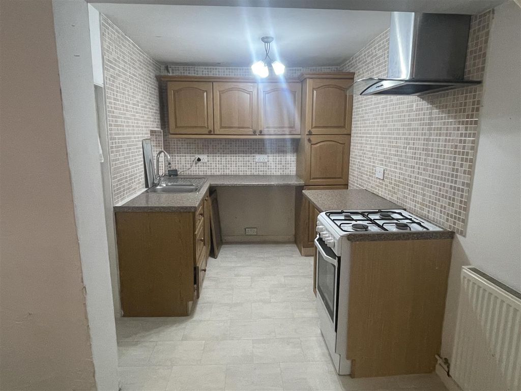 Property photo 3 of 14 Kitchen