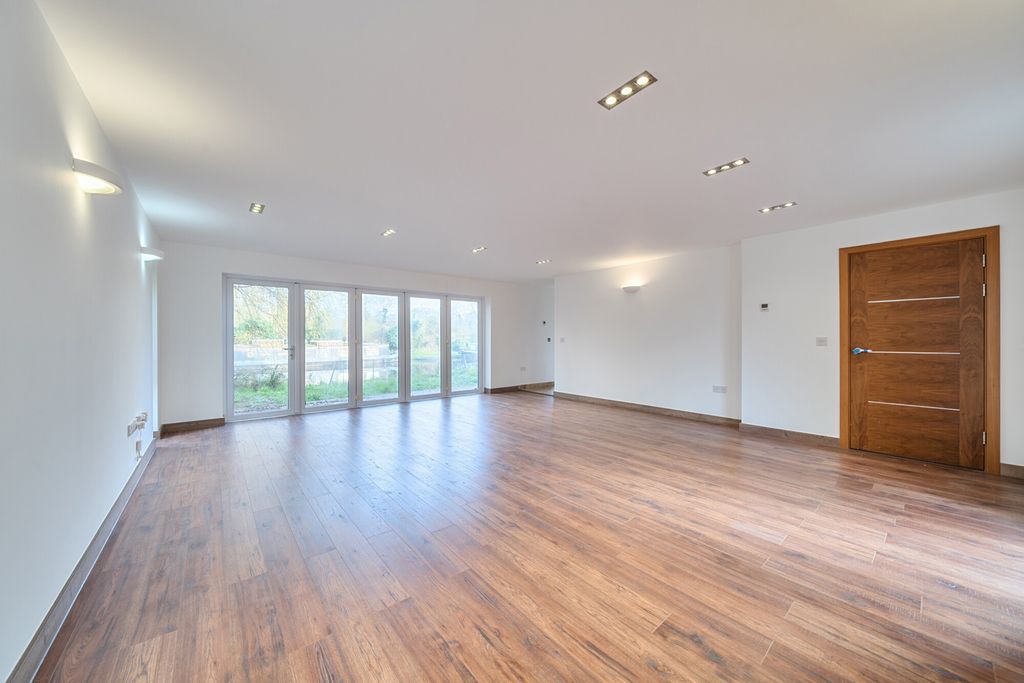 Property photo 2 of 19 1424628-18-69Aefa...