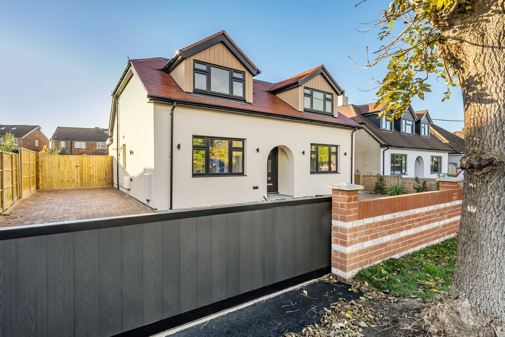 Property photo 2 of 16 1371904-1-68Fba04...