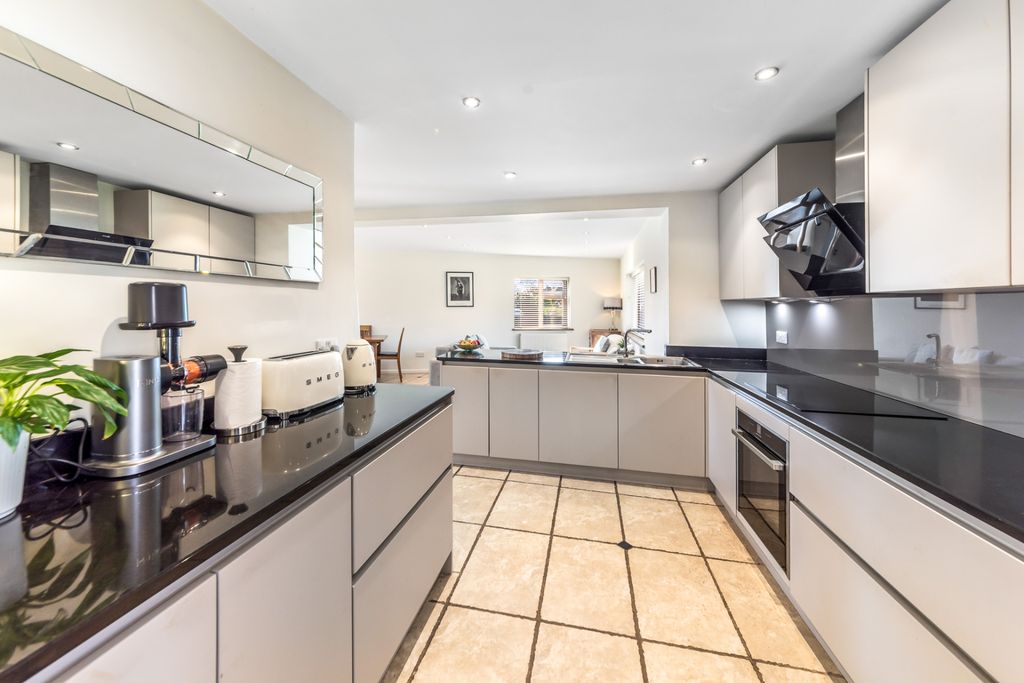 Property photo 2 of 29