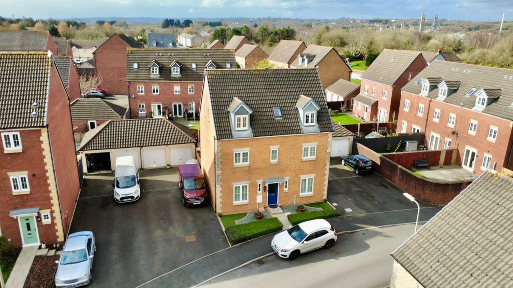 Property photo 1 of 38 4989742